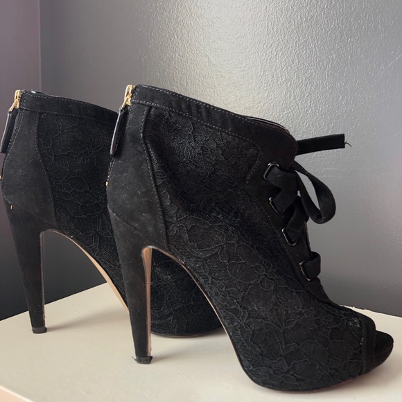 Lace Tie Up Nine West Bootie - Picture 2 of 8